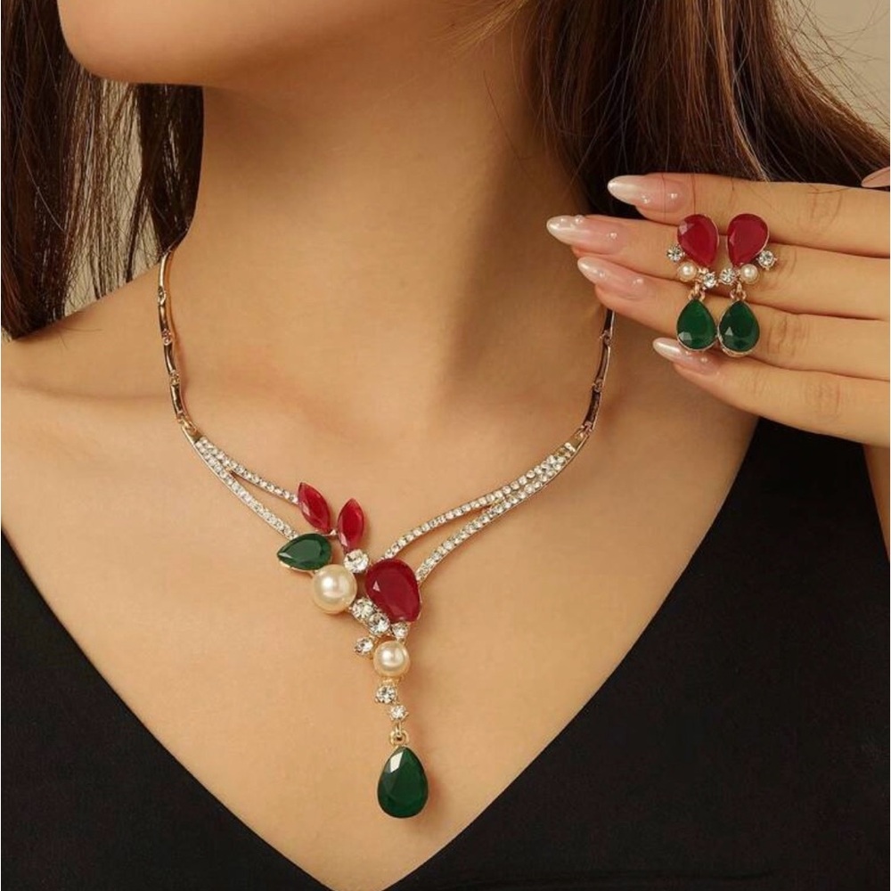 Elegant necklace and earrings set